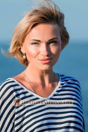 214252 - Anastasiia Age: 37 - Ukraine